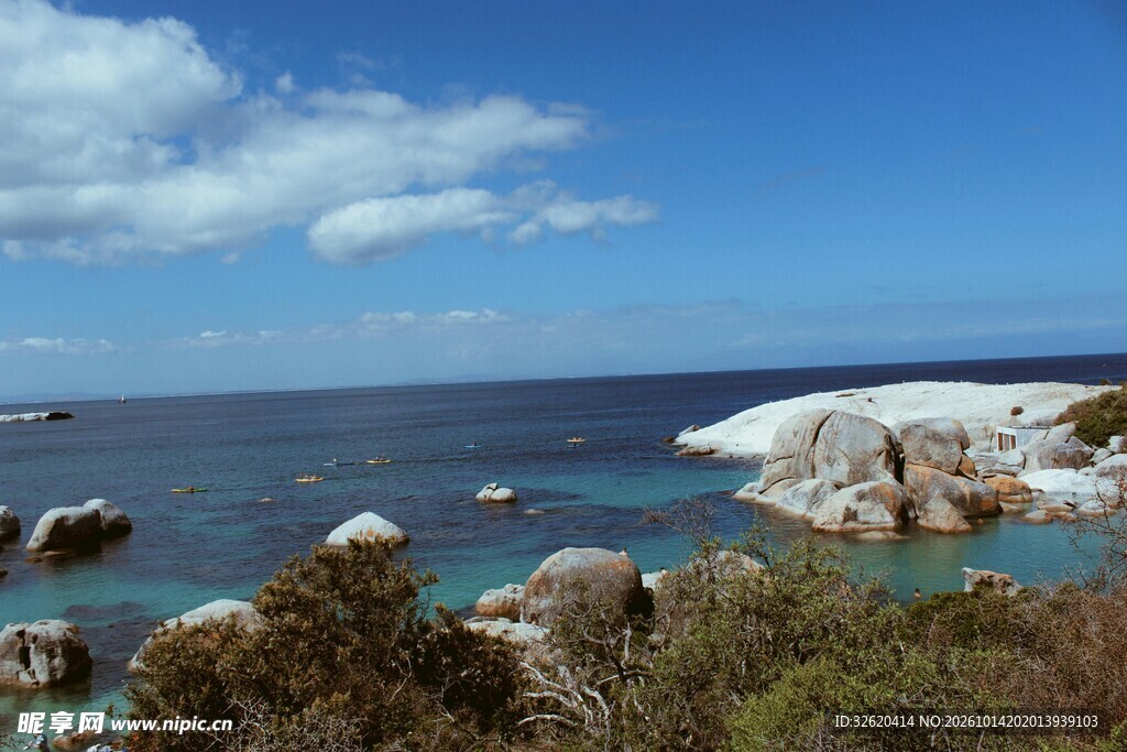晴日滨海海岸风光