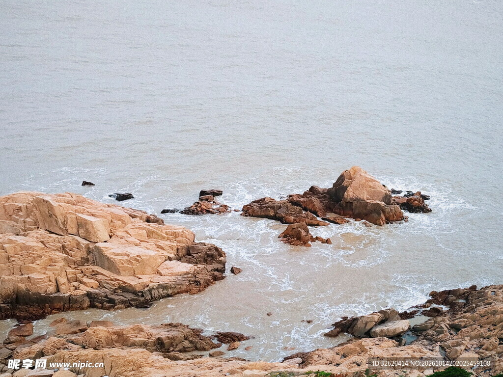 滨海礁石海岸风光