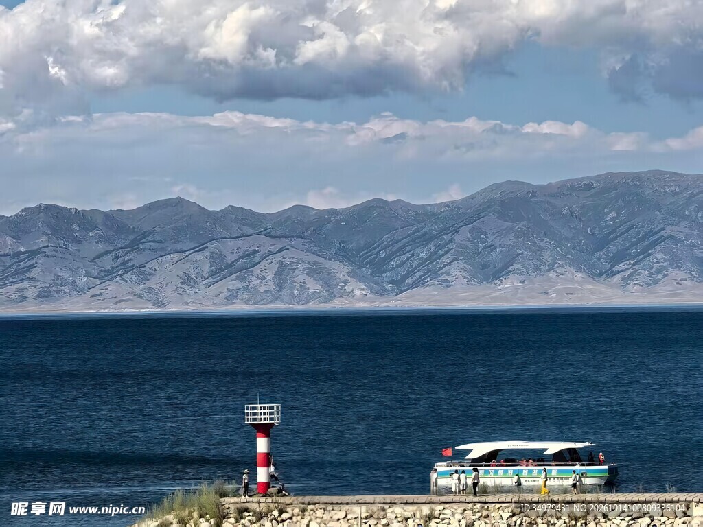 赛里木湖
