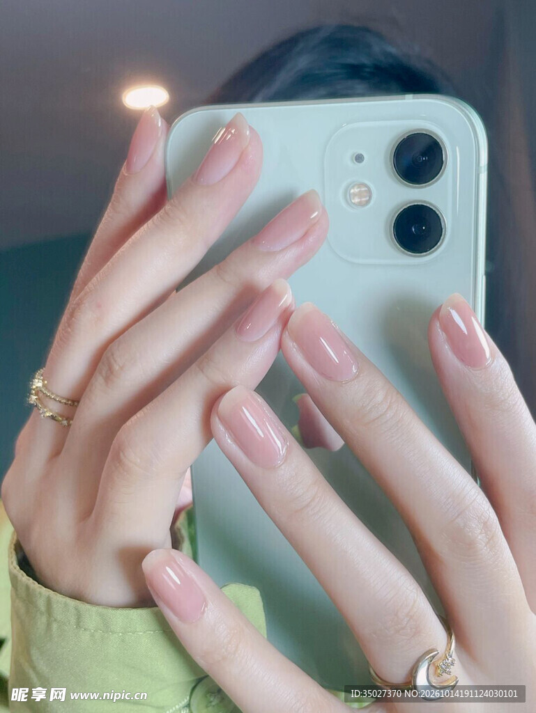 美甲对镜自拍特写