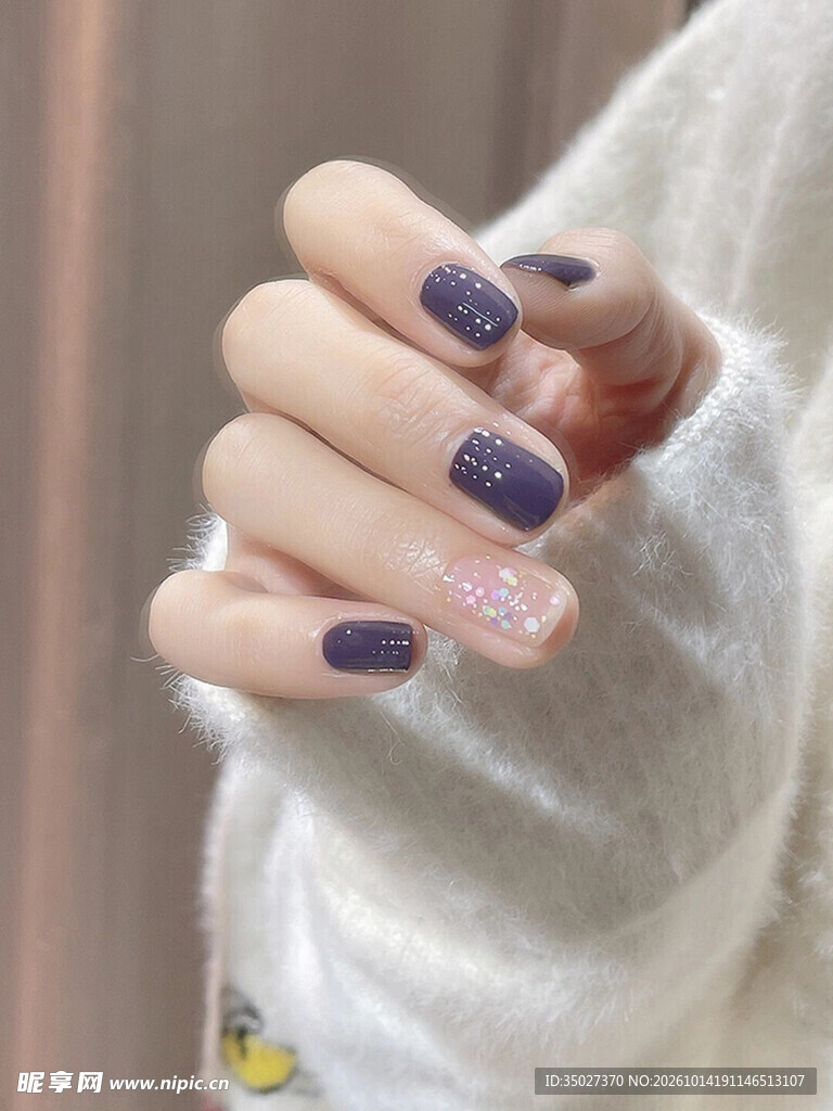 暗紫色气质美甲
