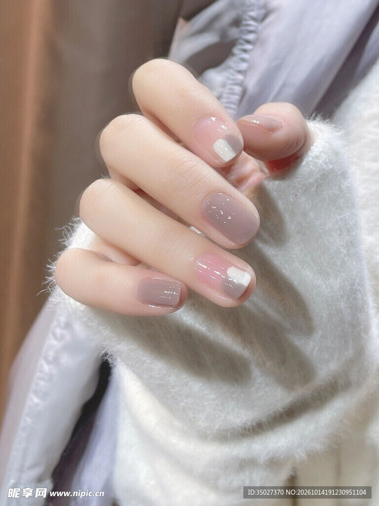 温柔渐变美甲特写