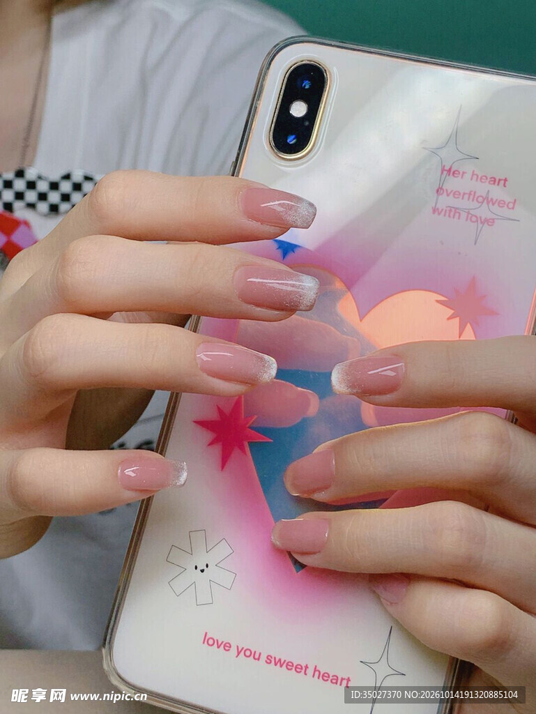 粉系渐变美甲展示