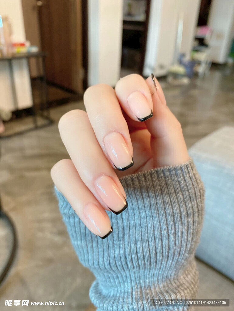 裸色法式美甲展示