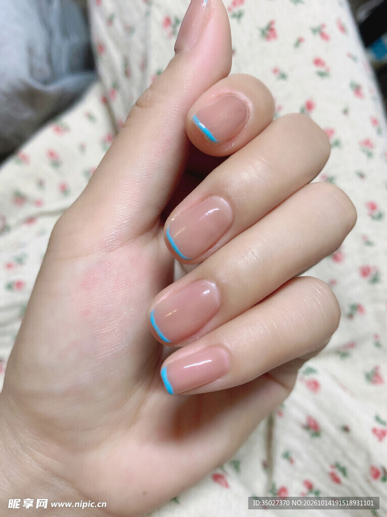 裸色蓝边美甲实拍