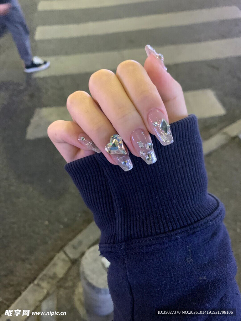 精致长款美甲特写