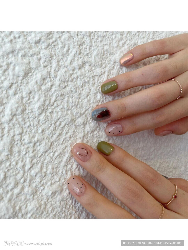 时尚跳色美甲特写