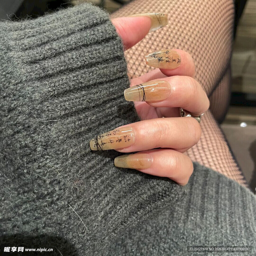 精致长款美甲特写