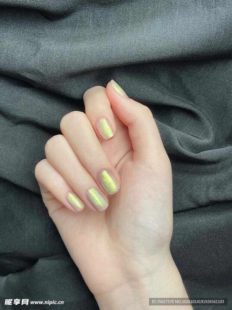 荧光绿美甲展示