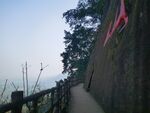 山间临崖步道风光