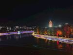 河畔夜景古塔流光