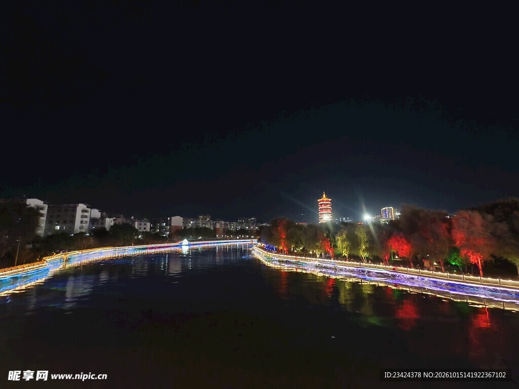 城市河畔夜景风光