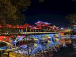 中式廊桥夜景