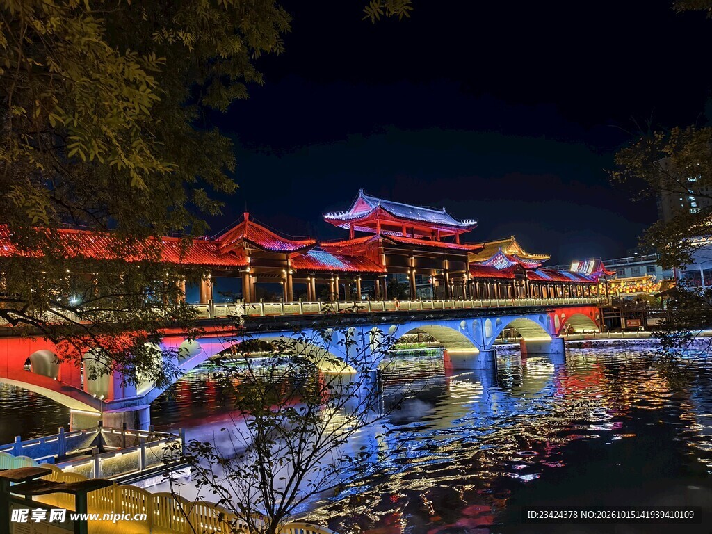 中式廊桥夜景
