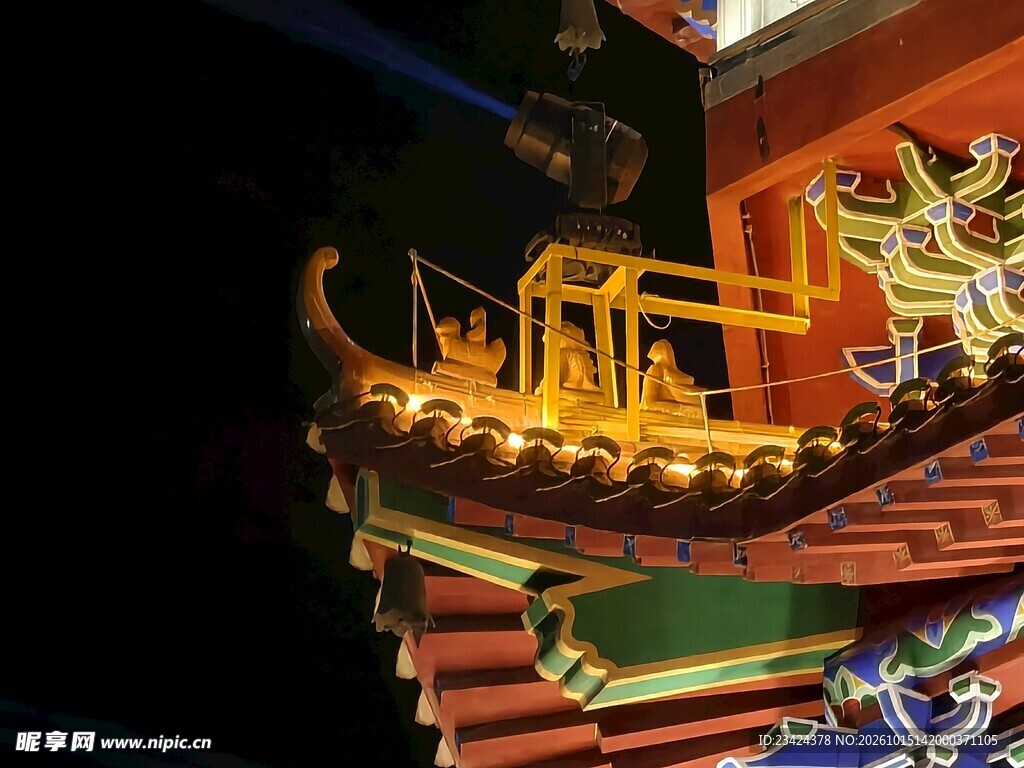 古建飞檐金龙夜景