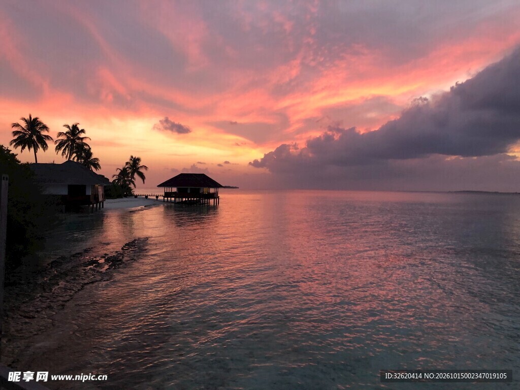 海岛日落黄昏美景