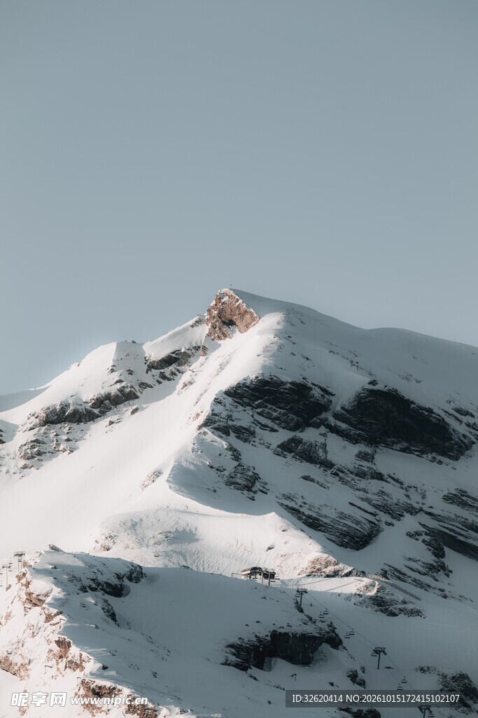 雪山远景风光