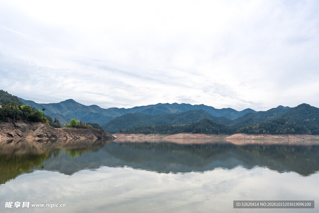 山水湖泊自然风景