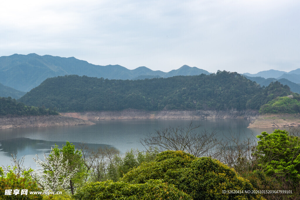 郊野山湖自然风光