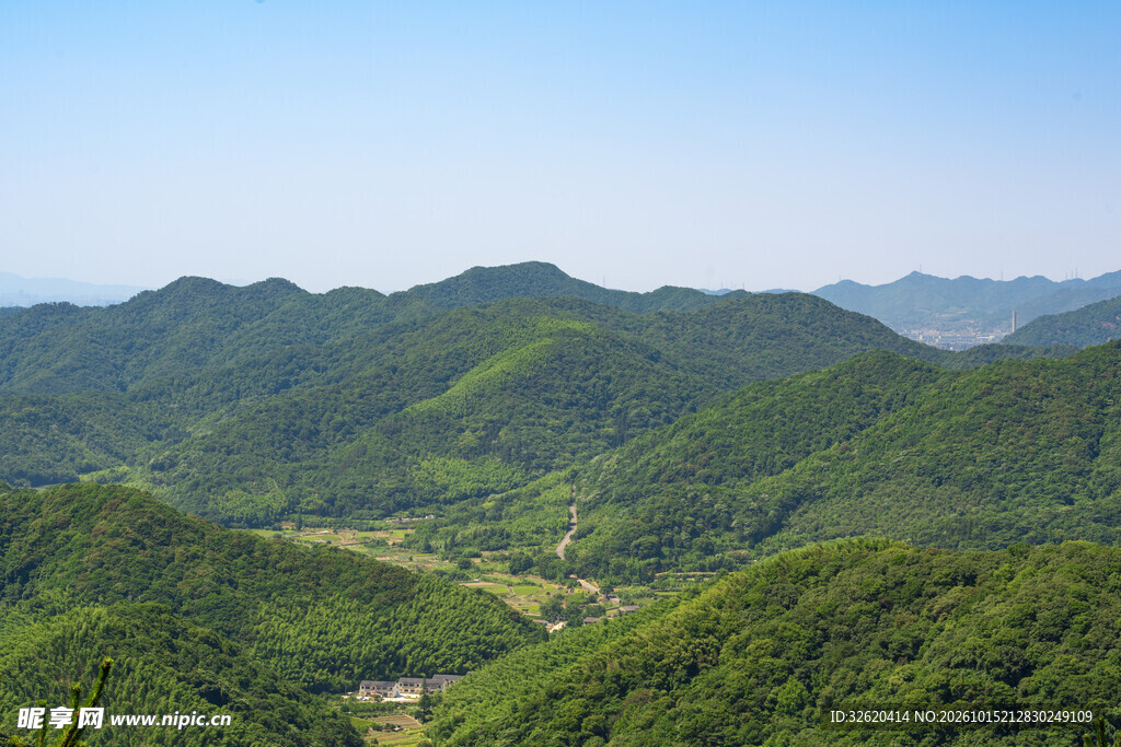 连绵青山自然风光
