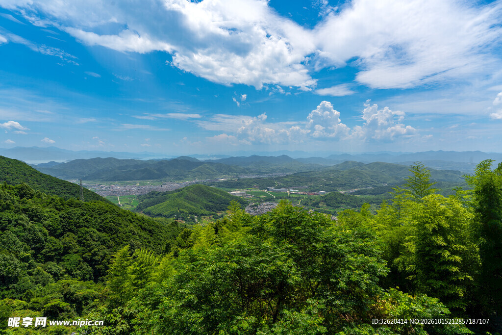山野晴空自然风景