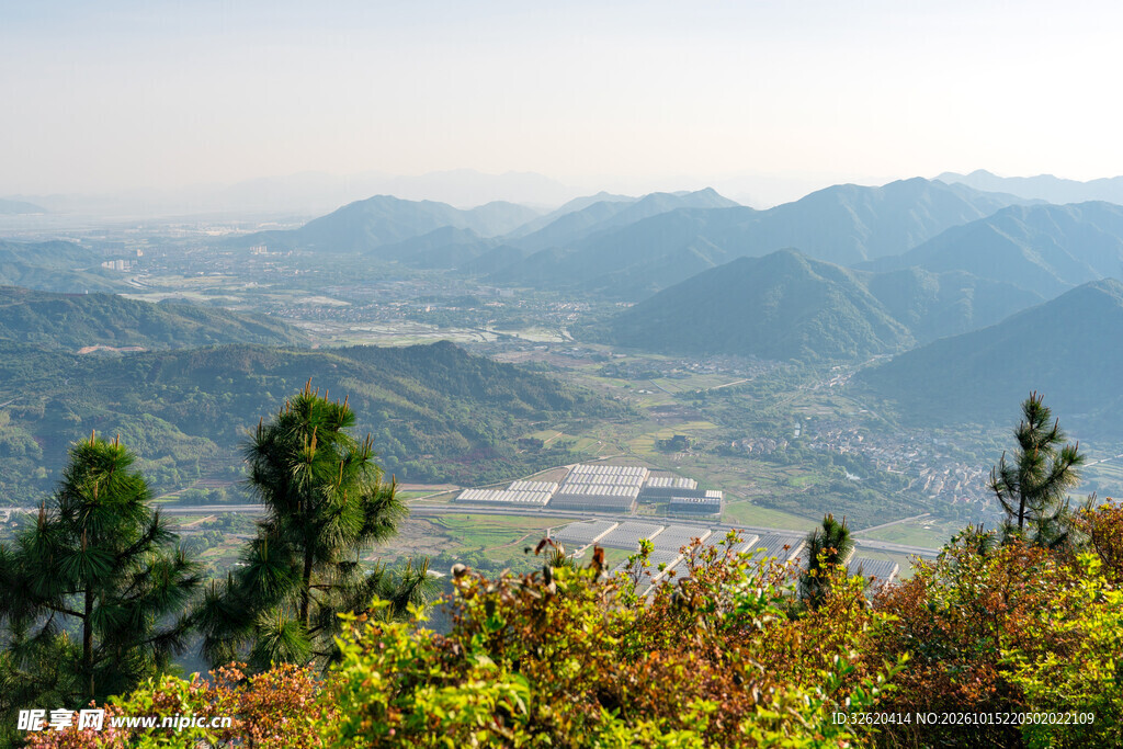 远山层叠自然美景