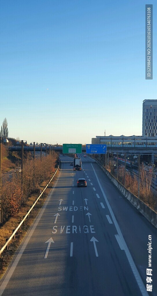 晴日城郊公路风景