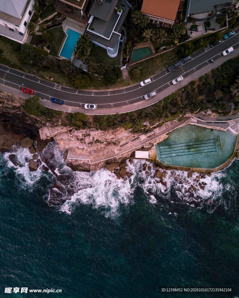 航拍滨海沿岸公路风光