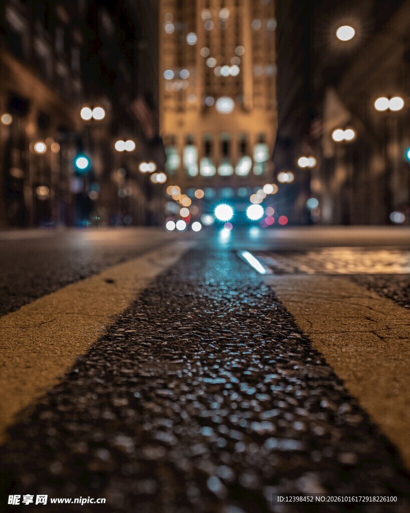 雨夜朦胧城市街景