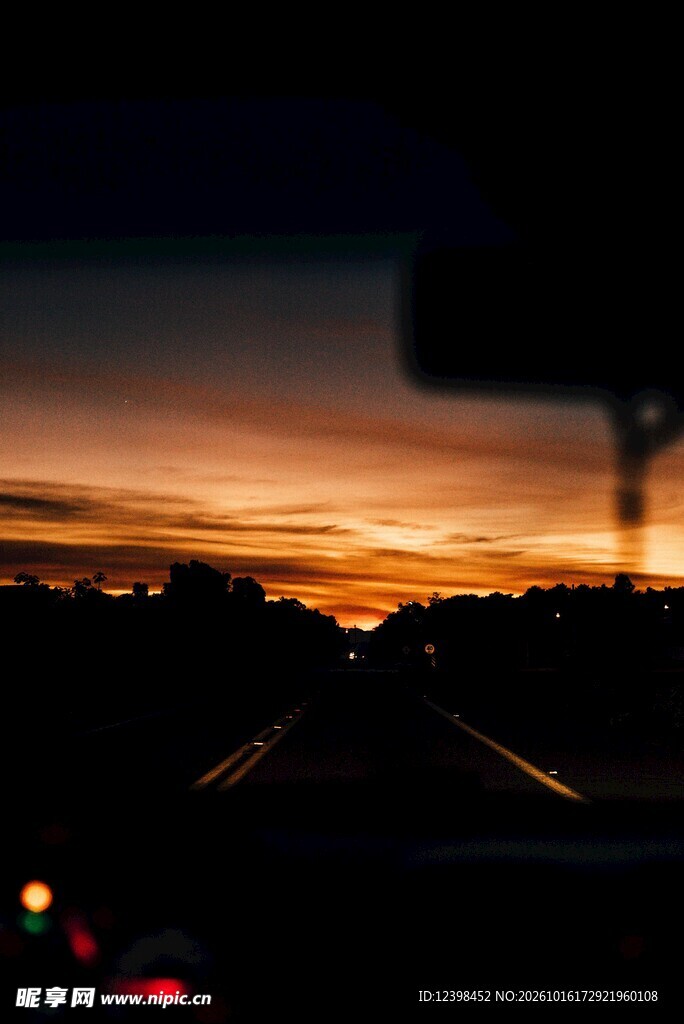 黄昏公路日落远景