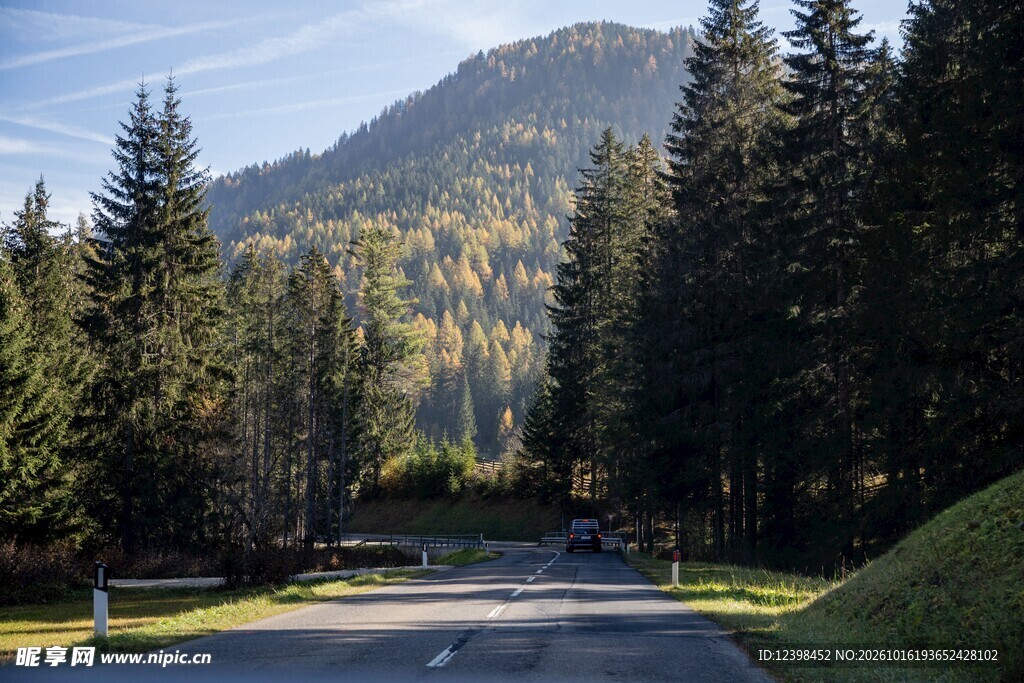 山林公路自然风景