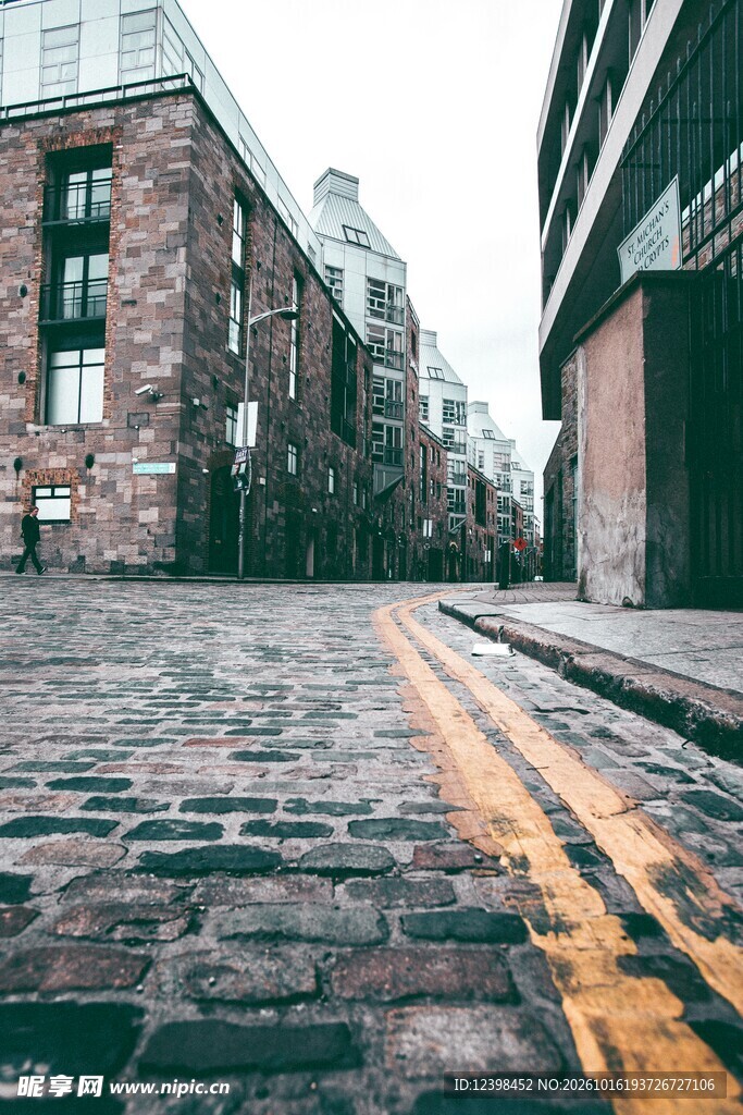 雨后老城街巷街景