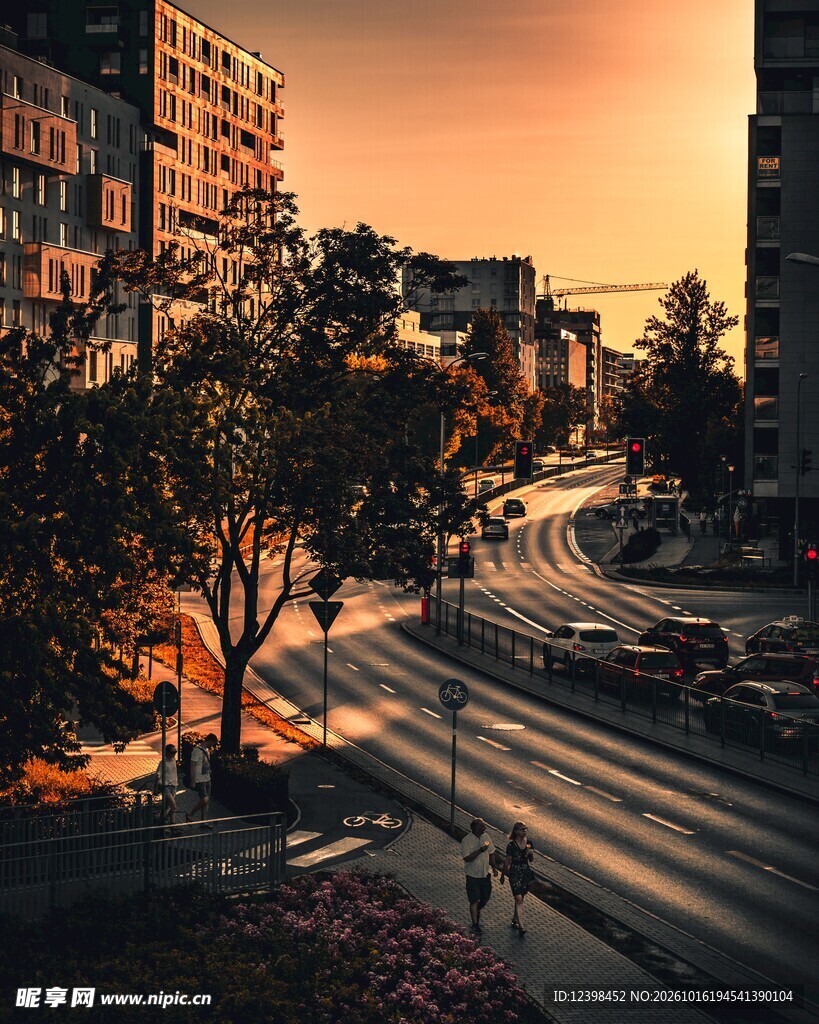 黄昏城市街景
