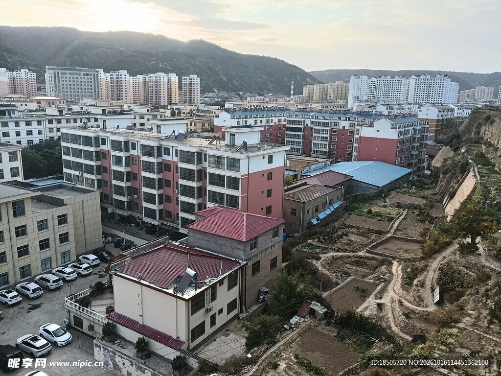 山城城郊居民区全景