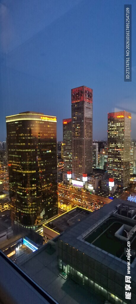 城市暮色高楼夜景