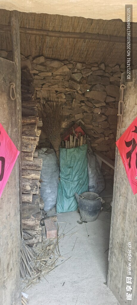 乡村老宅门洞