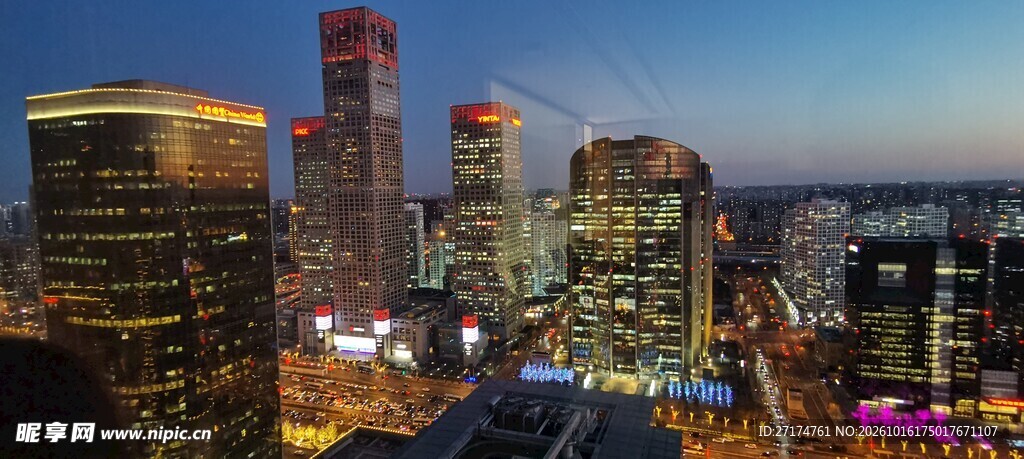 黄昏都市高楼夜景