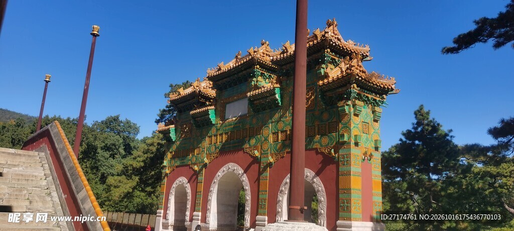 山间古建山门风光