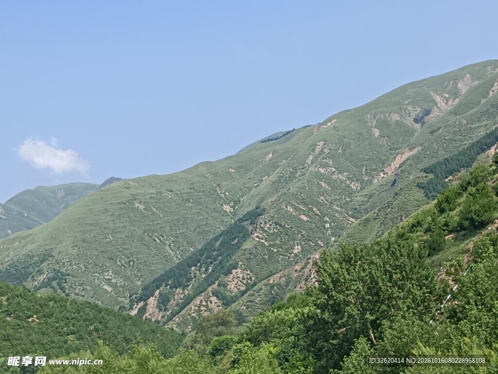 青山蓝天山野风光