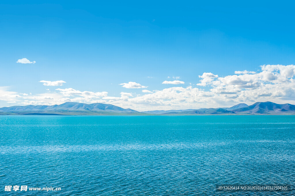 蓝湖晴空自然美景