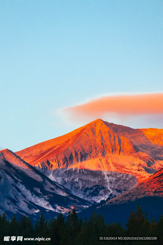 日照金山壮丽山景