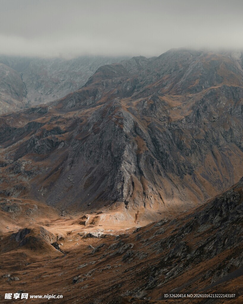 干旱山地旷野风光