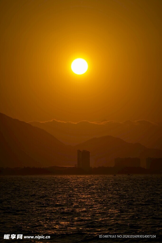 黄昏江面落日景观