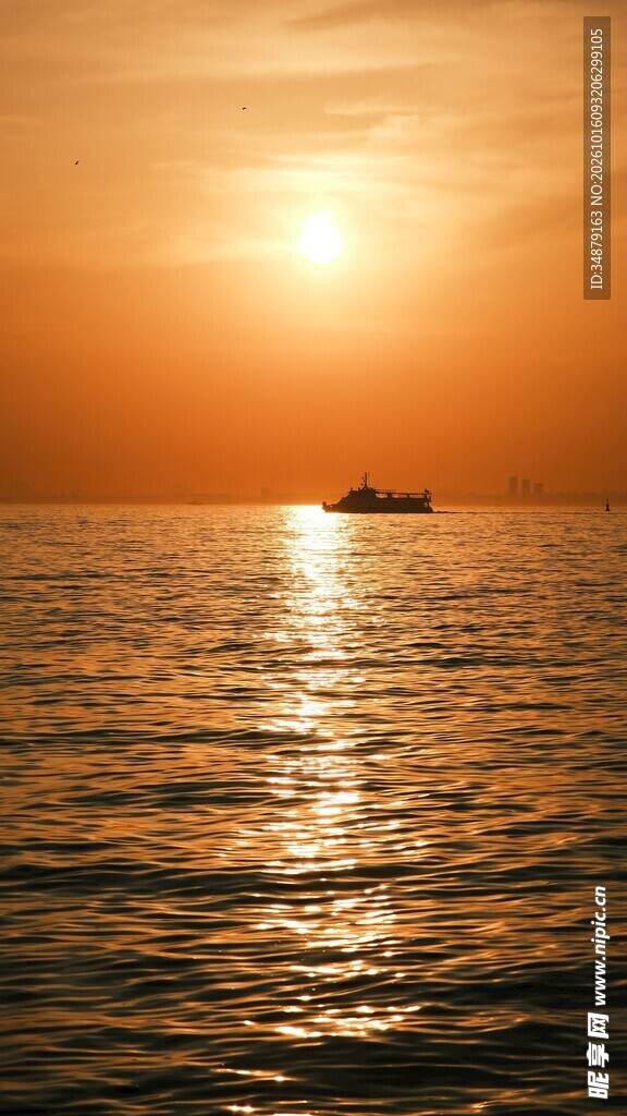 海面落日远船美景