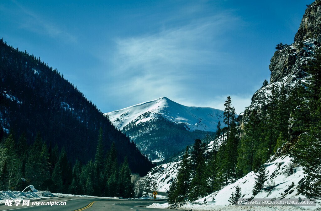 雪山峡谷自然风光