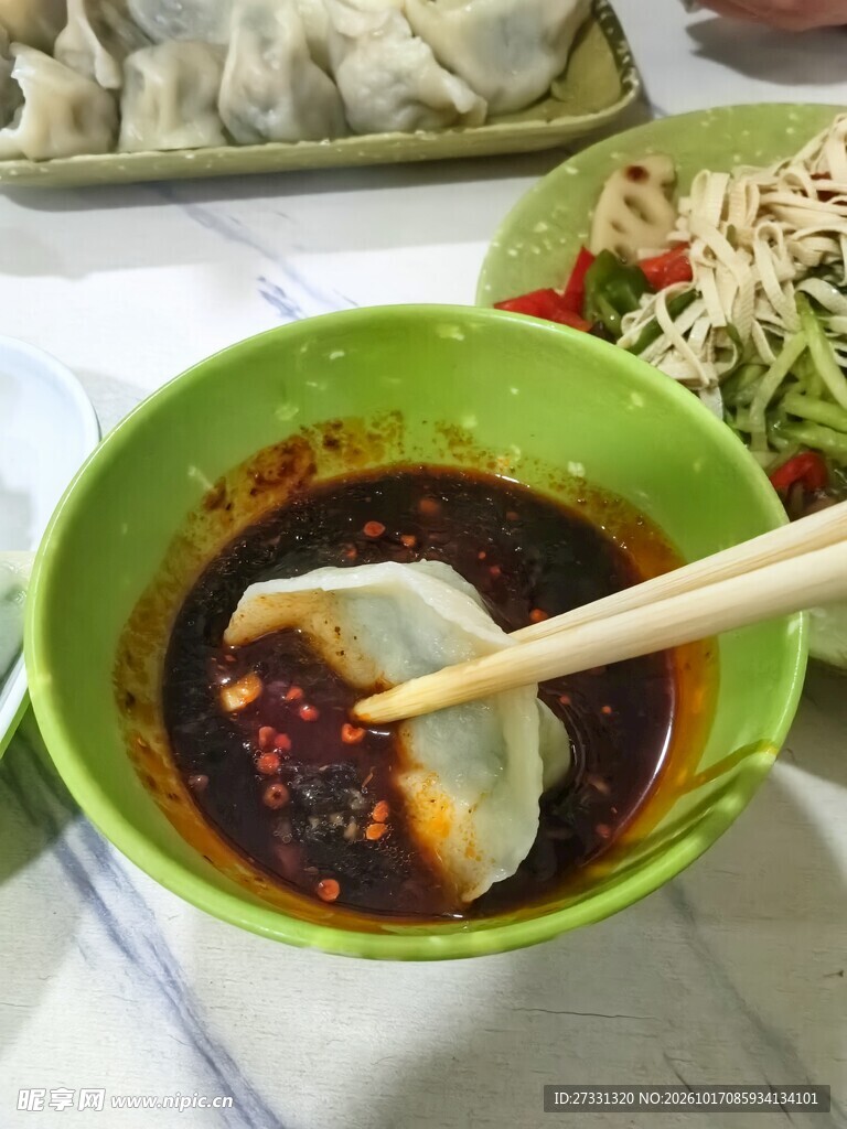蘸料水饺家常美食