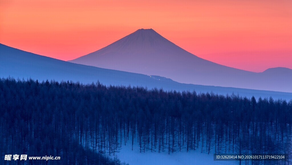 黄昏富士山湖景