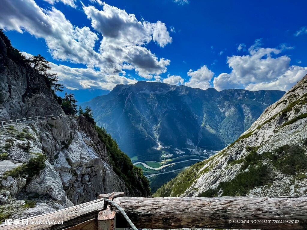 高山峡谷公路风光