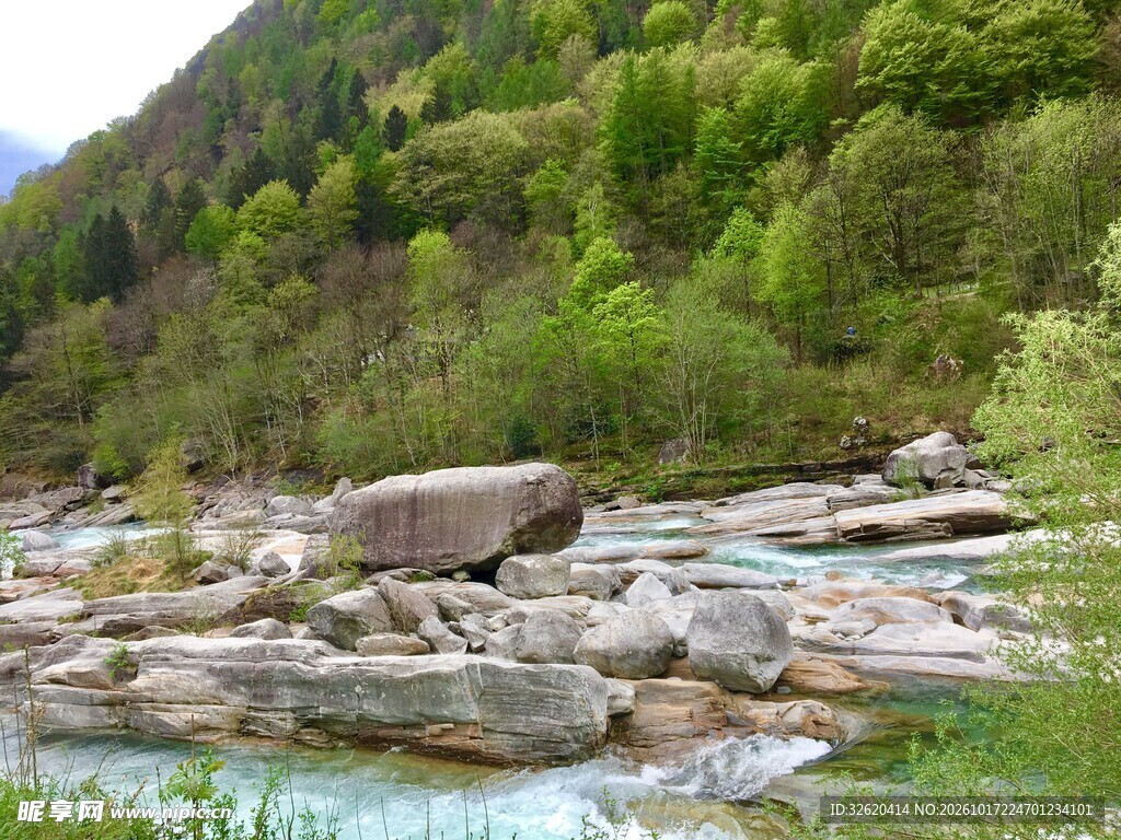 山涧溪流自然风光