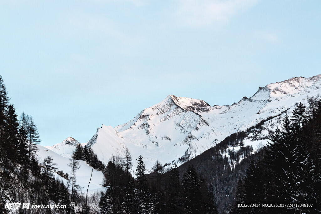 雪山山林自然景观